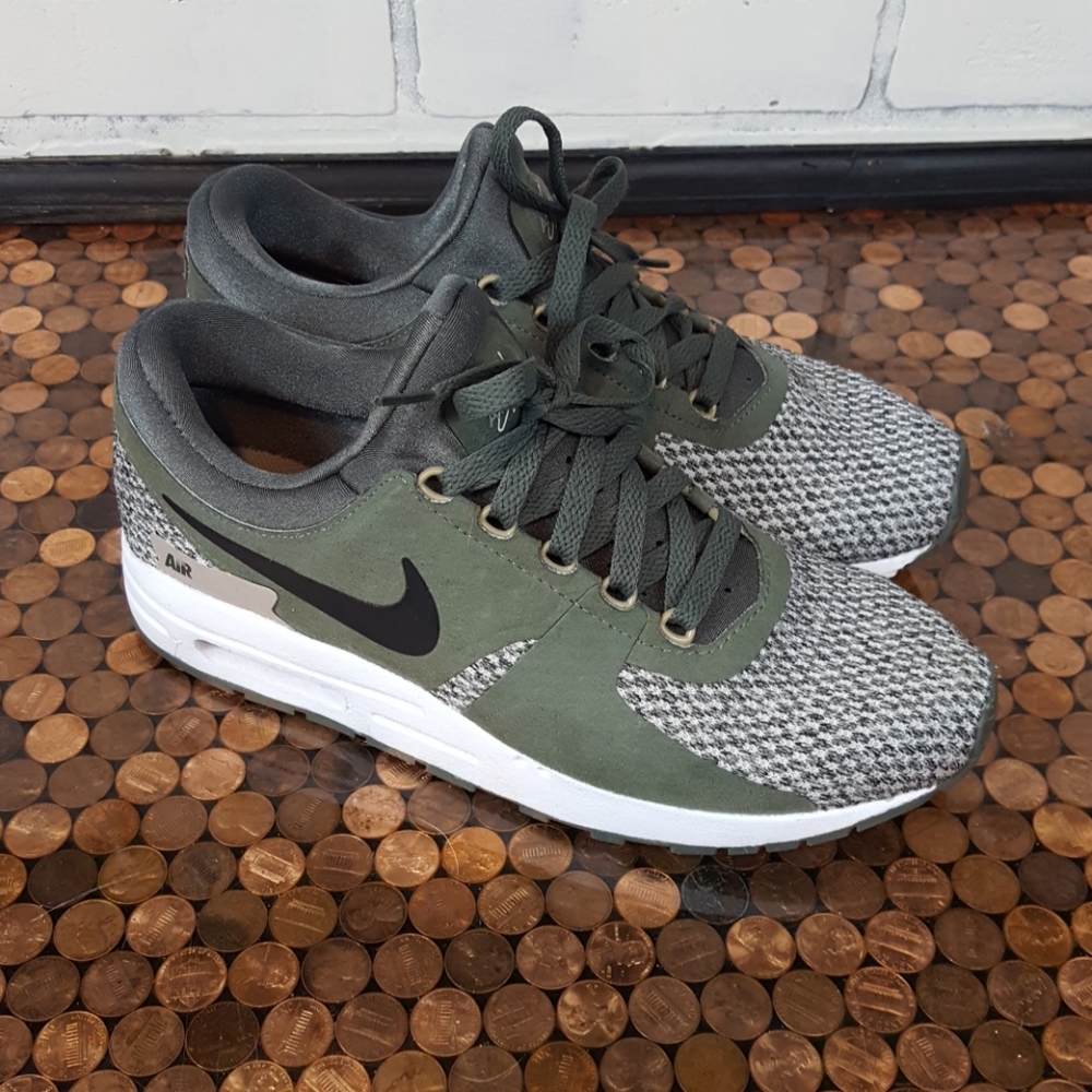 Nike Kids Shoes in Green and Gray